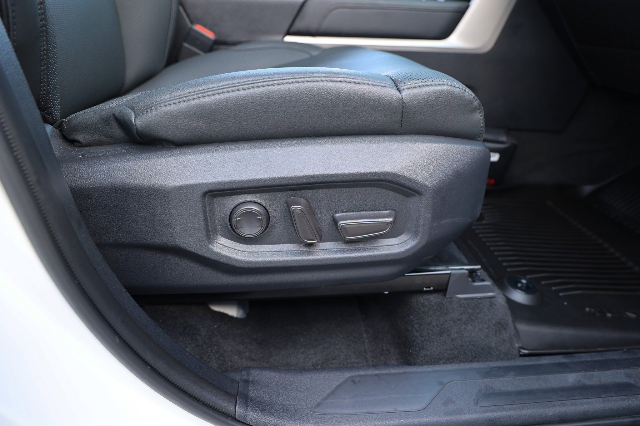 Used 2025 Toyota Tundra Limited image 51