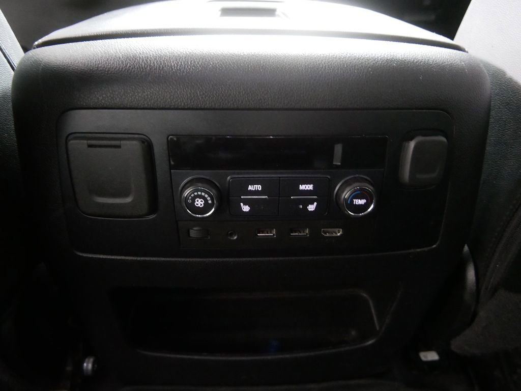 Used 2020 Chevrolet Suburban LT image 22