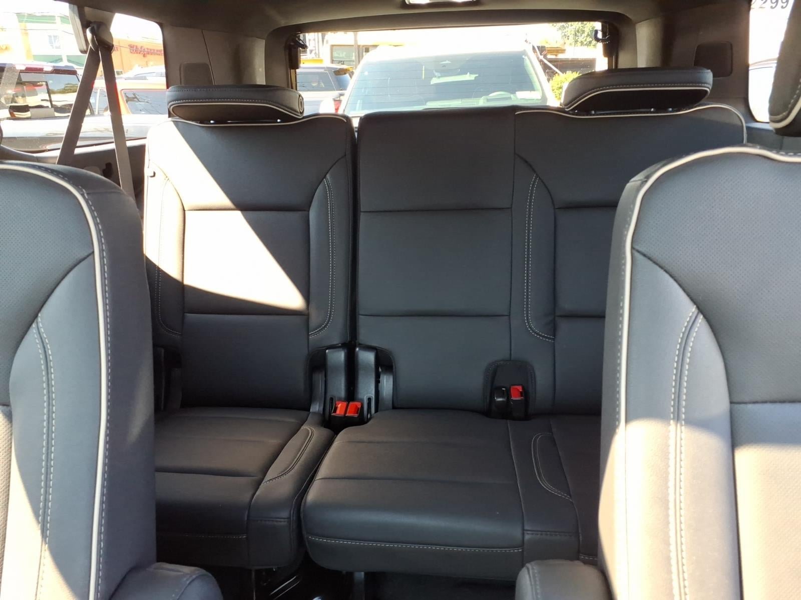 Used 2023 GMC Yukon XL SLT w/ SLT Premium Package AWD/4WD image 17
