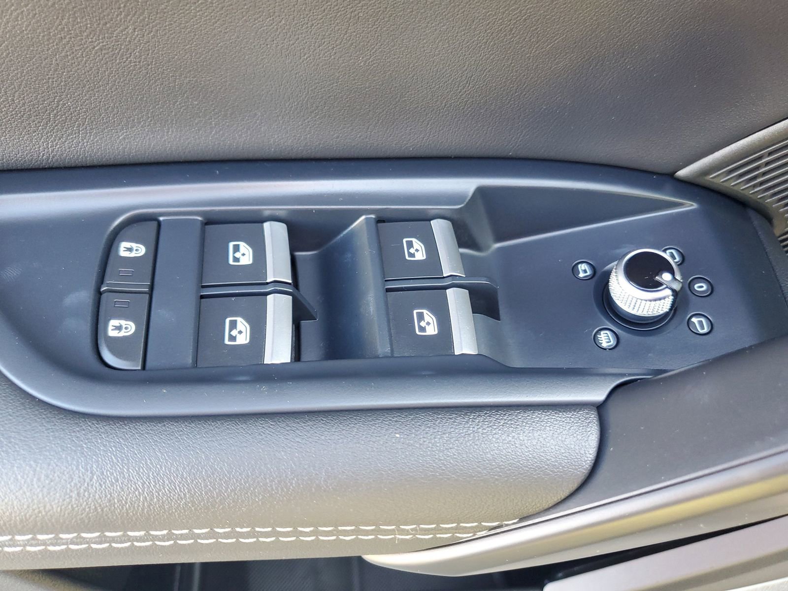 Used 2024 Audi Q5 e Premium Plus w/ Premium Plus Package image 20