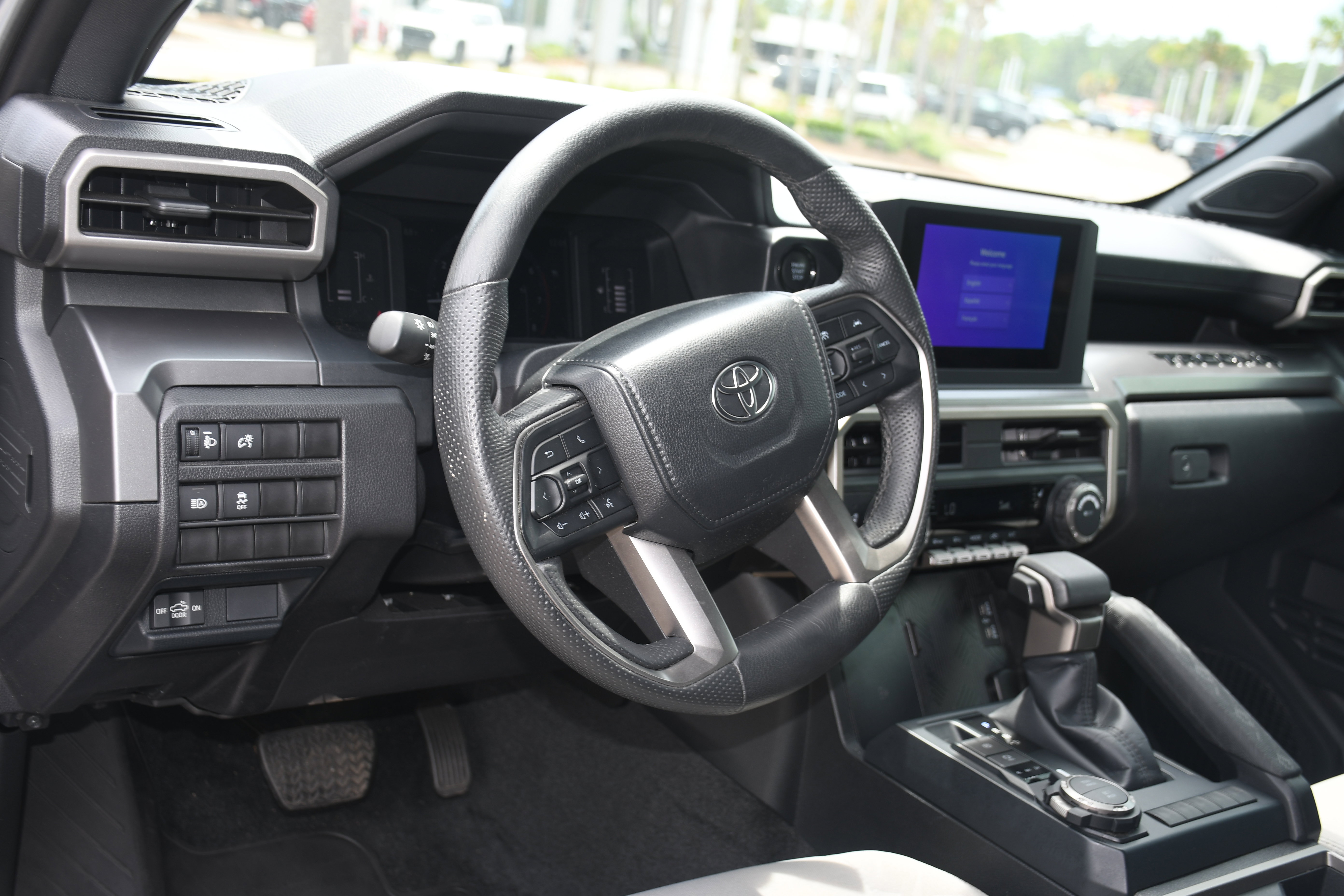 Certified 2024 Toyota Tacoma SR5 AWD/4WD image 8