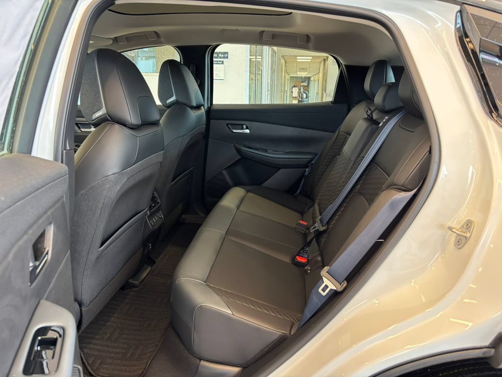 New 2026 Nissan Leaf Platinum+ w/ Cargo Package (Platinum+) FWD image 24
