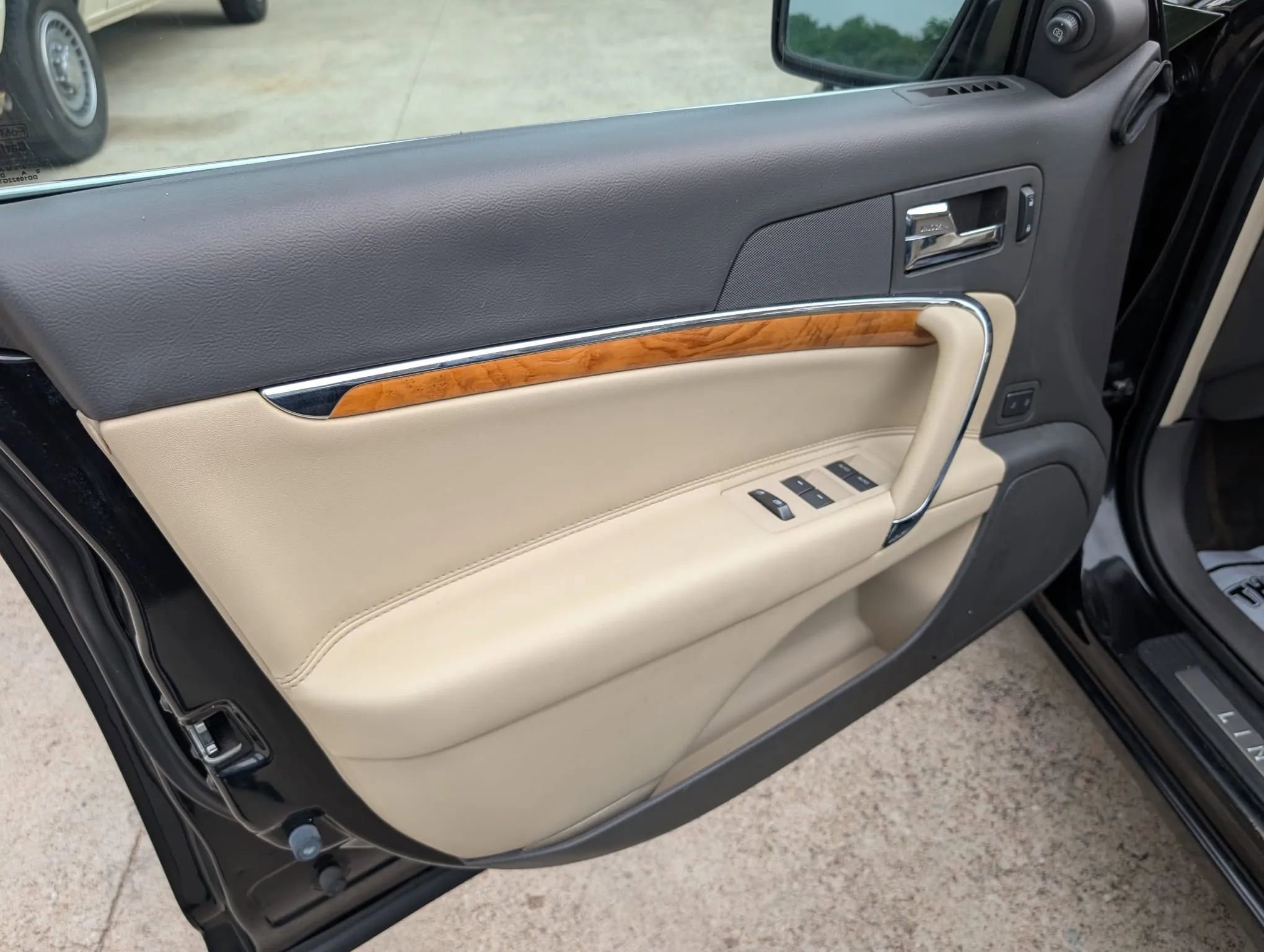 Used 2011 Lincoln MKZ w/ 101A Rapid Spec Order Code FWD image 12