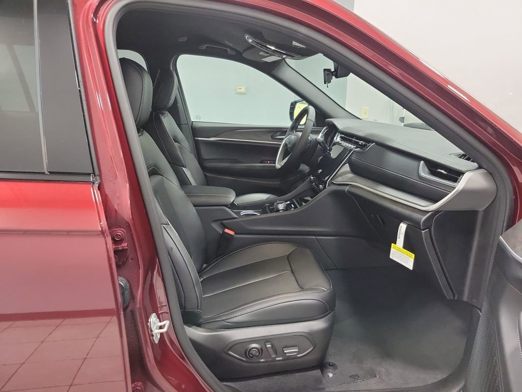 New 2025 Jeep Grand Cherokee L Limited image 10