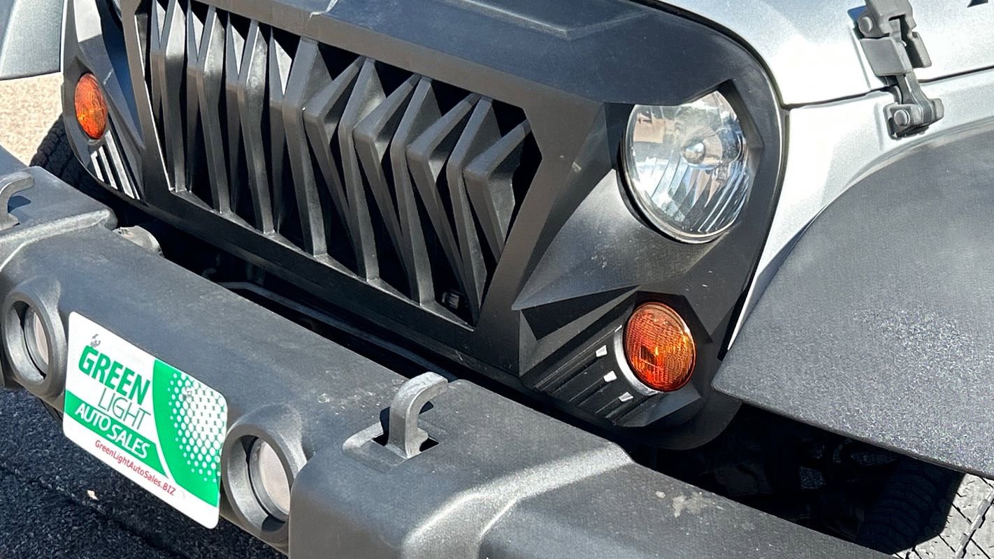 Used 2012 Jeep Wrangler Unlimited Rubicon w/ Dual Top Group AWD/4WD image 15