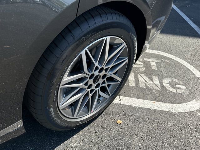 Used 2025 Genesis G80 2.5T image 17