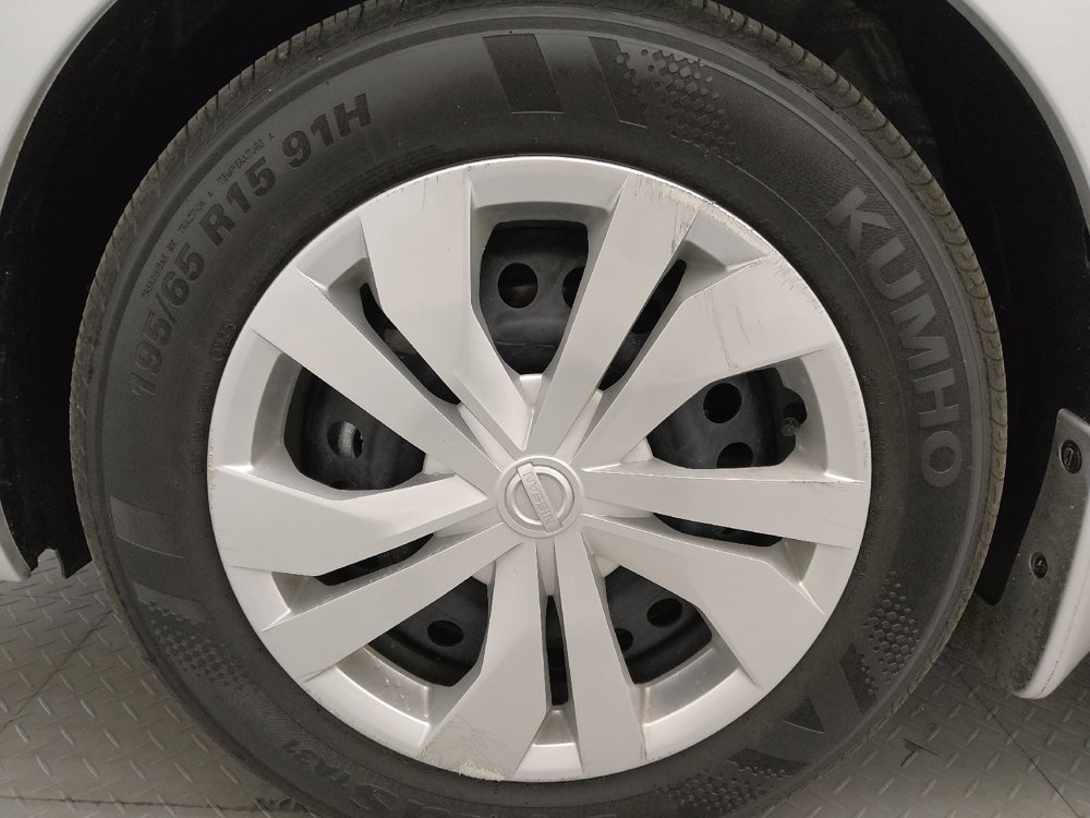 Used 2025 Nissan Versa S w/ Trunk Package image 31