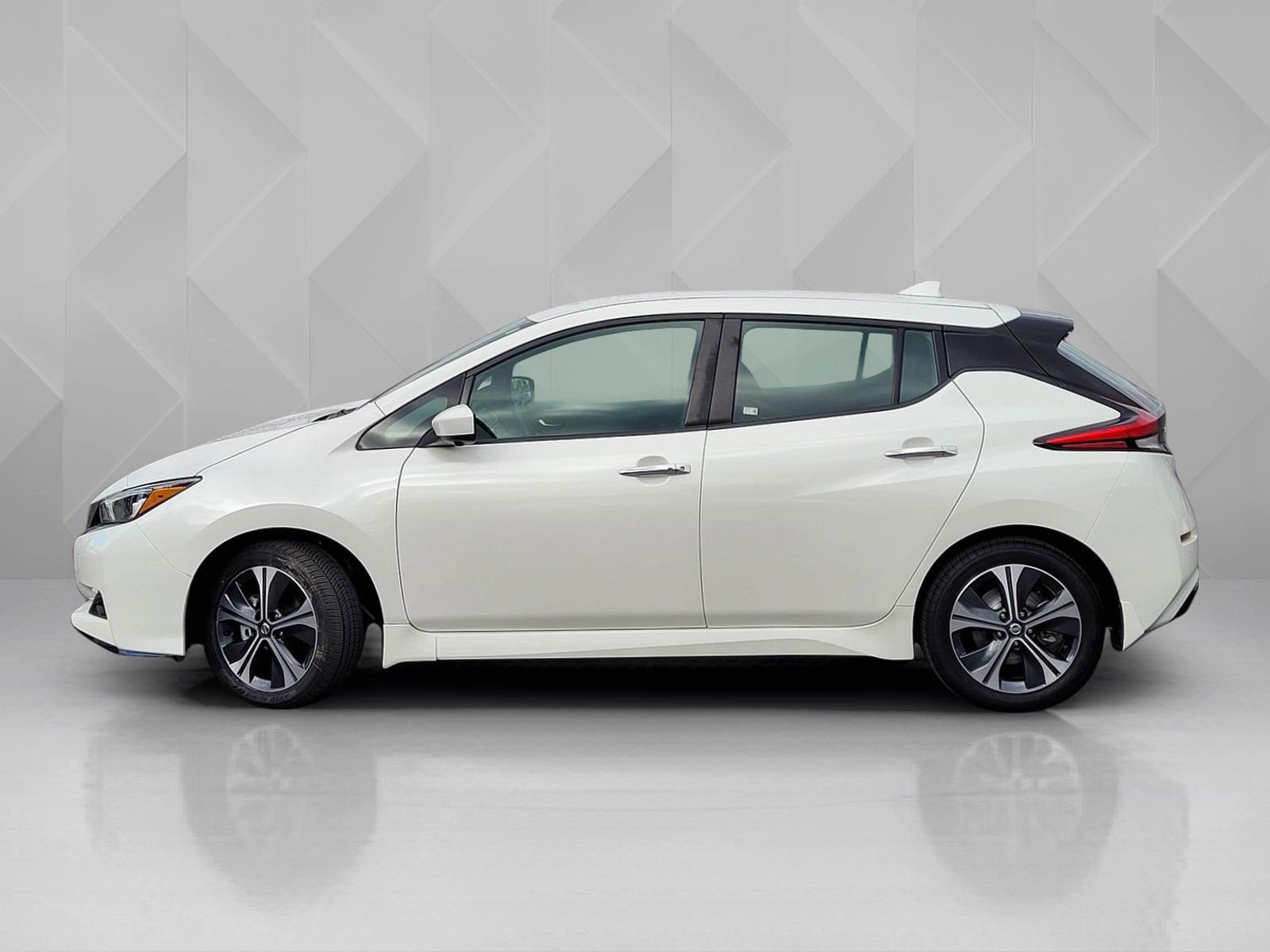 Used 2020 Nissan Leaf SV Plus w/ SV Plus Technology Package image 3