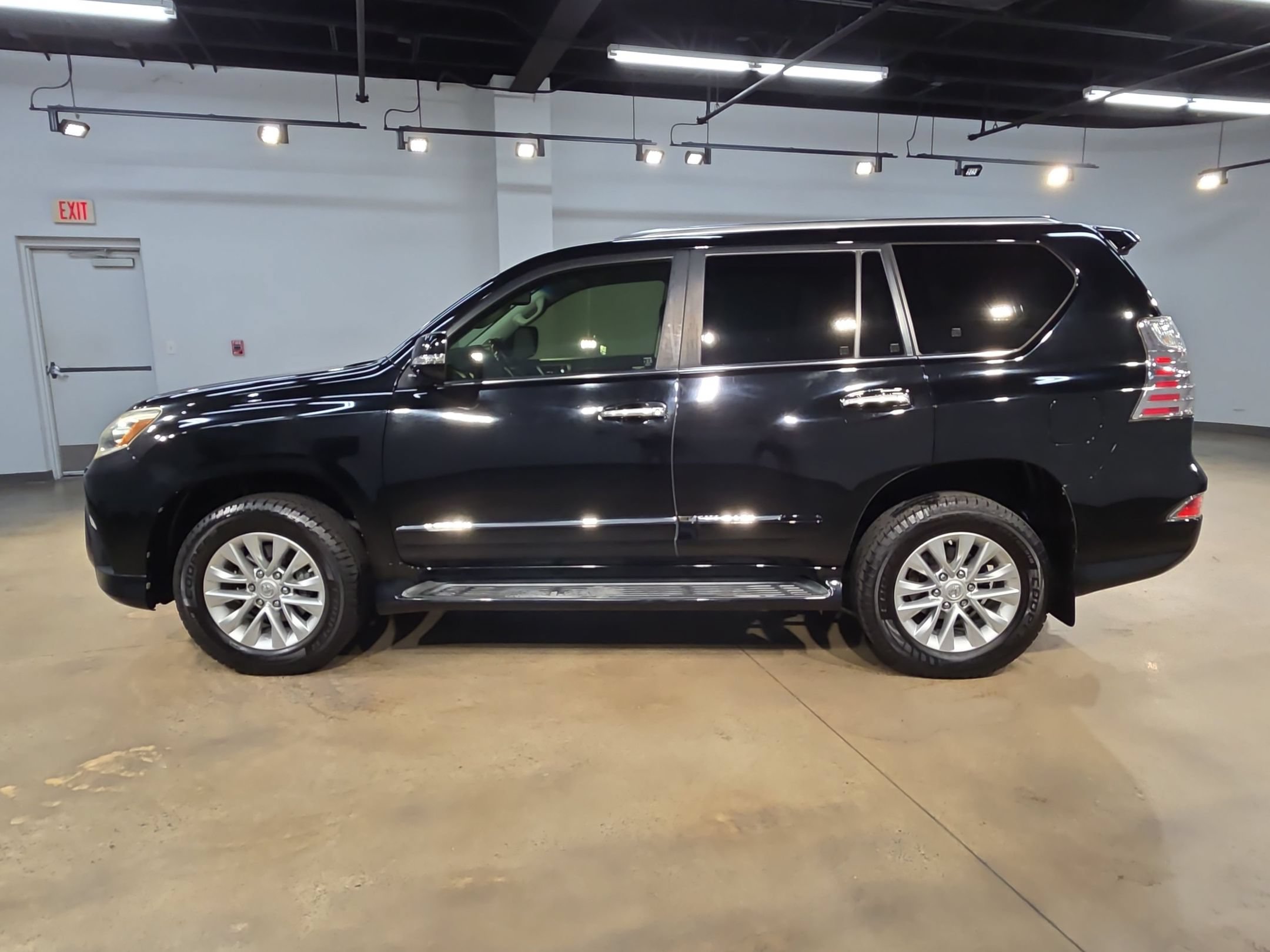 Used 2017 Lexus GX 460 Premium AWD/4WD image 4
