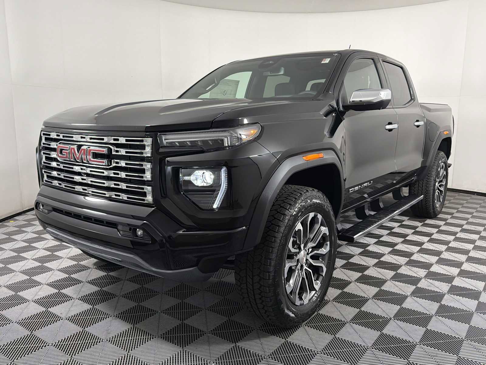 New 2026 GMC Canyon Denali AWD/4WD image 3