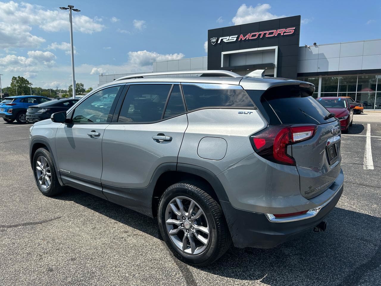 Used 2024 GMC Terrain SLT AWD/4WD image 3