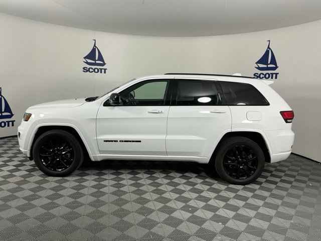 Used 2021 Jeep Grand Cherokee Laredo X AWD/4WD image 4