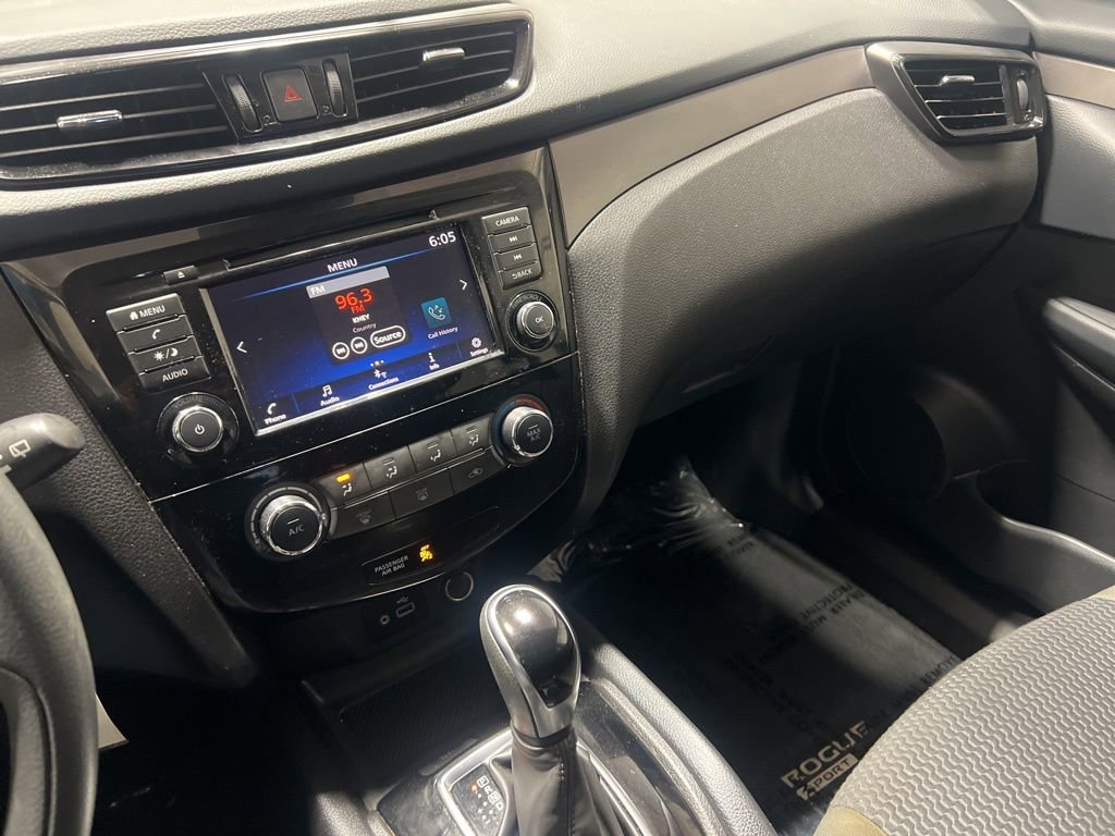 Used 2022 Nissan Rogue Sport S image 26