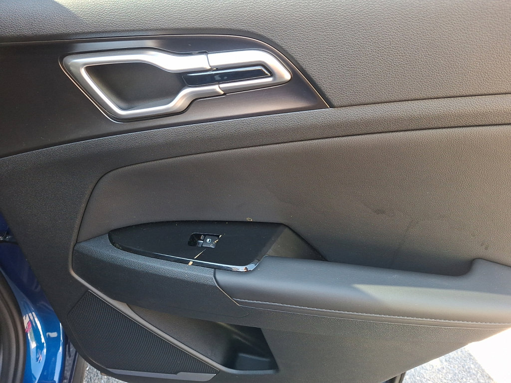 Used 2024 Kia Sportage EX image 16