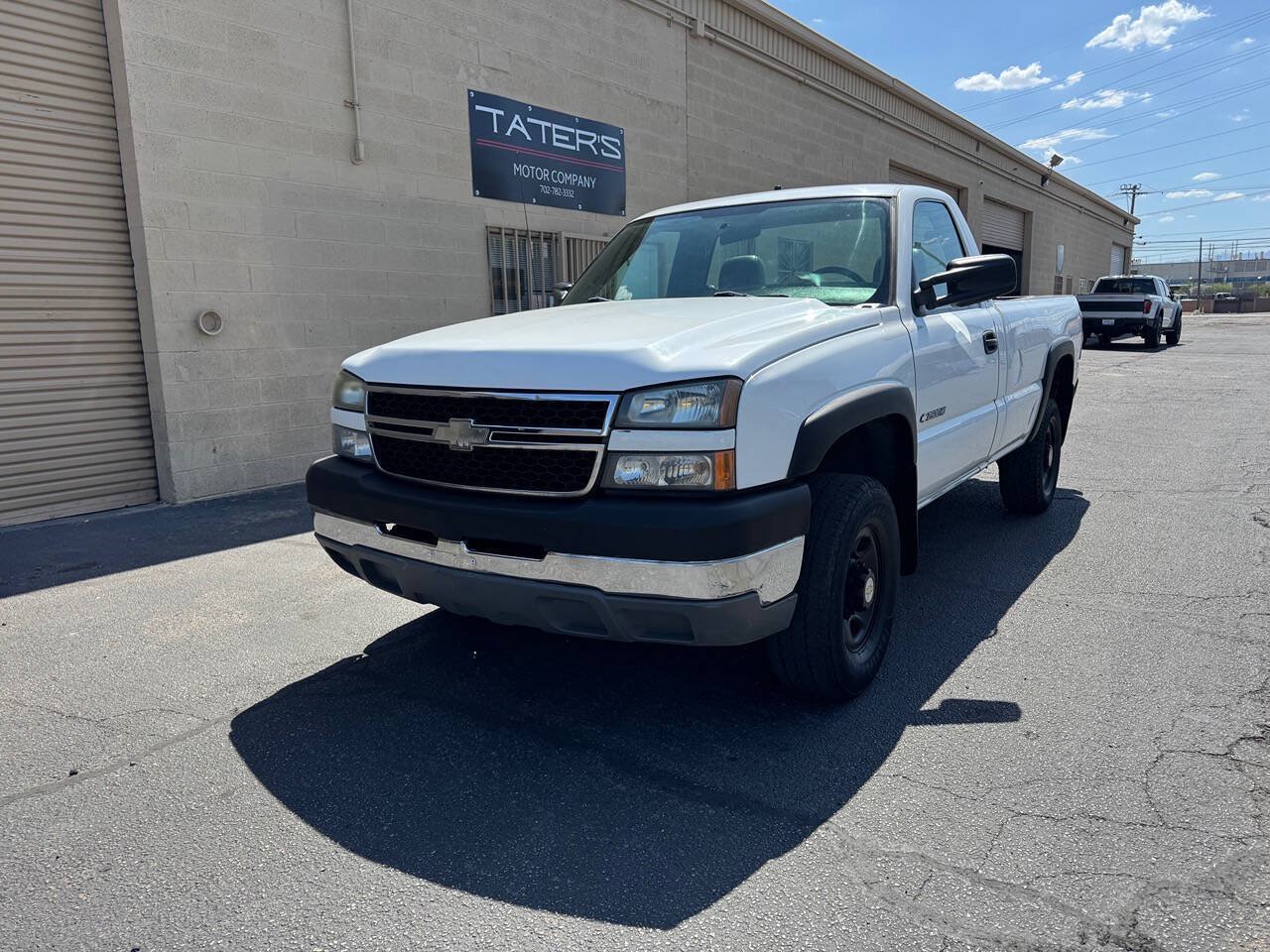 Used 2005 Chevrolet Silverado 2500 W/T RWD image 2