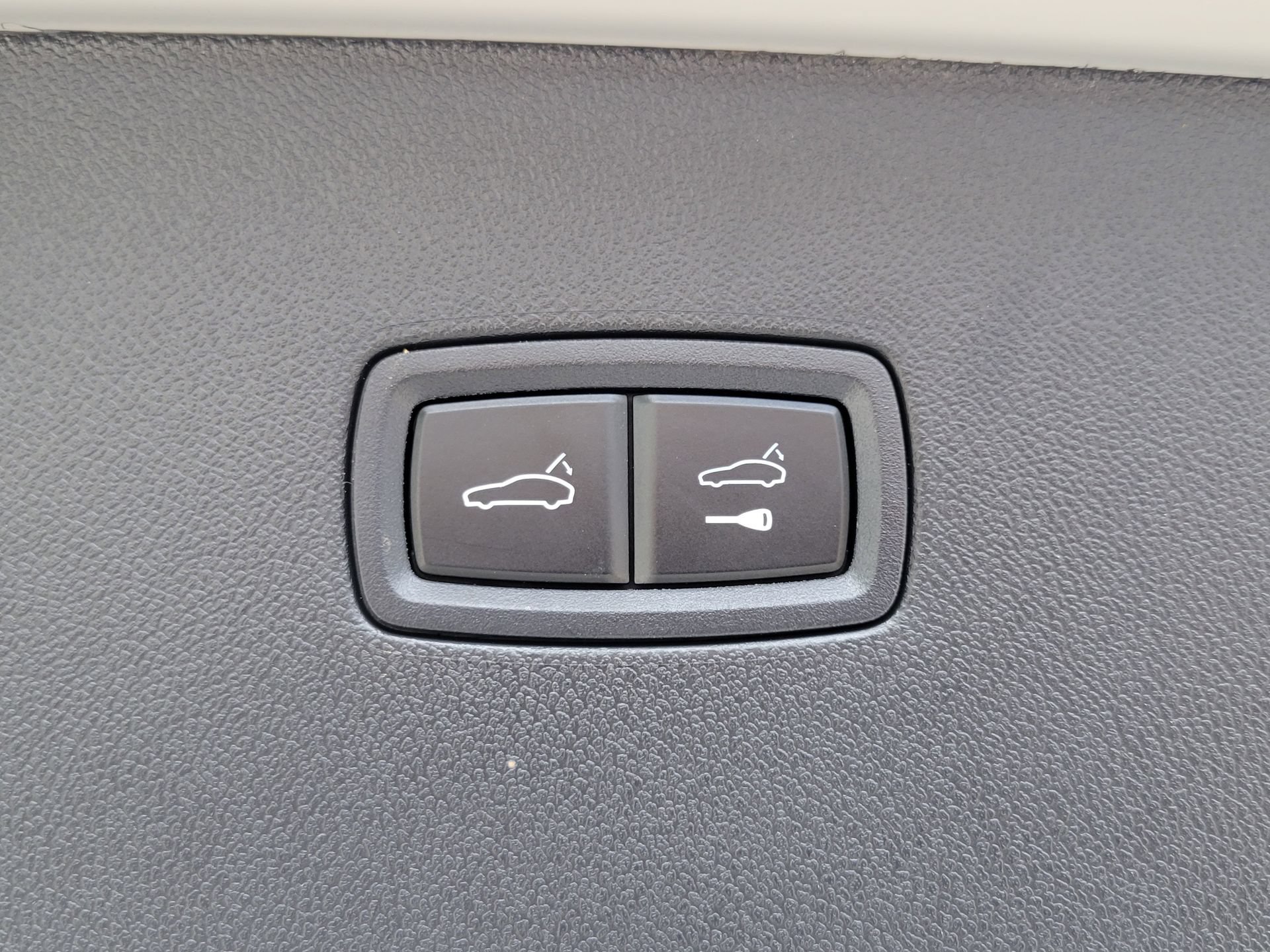 Used 2025 Porsche Cayenne Coupe AWD/4WD image 33