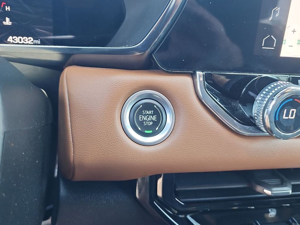 Certified 2023 GMC Canyon AT4 w/ AT4 Premium Package AWD/4WD image 17