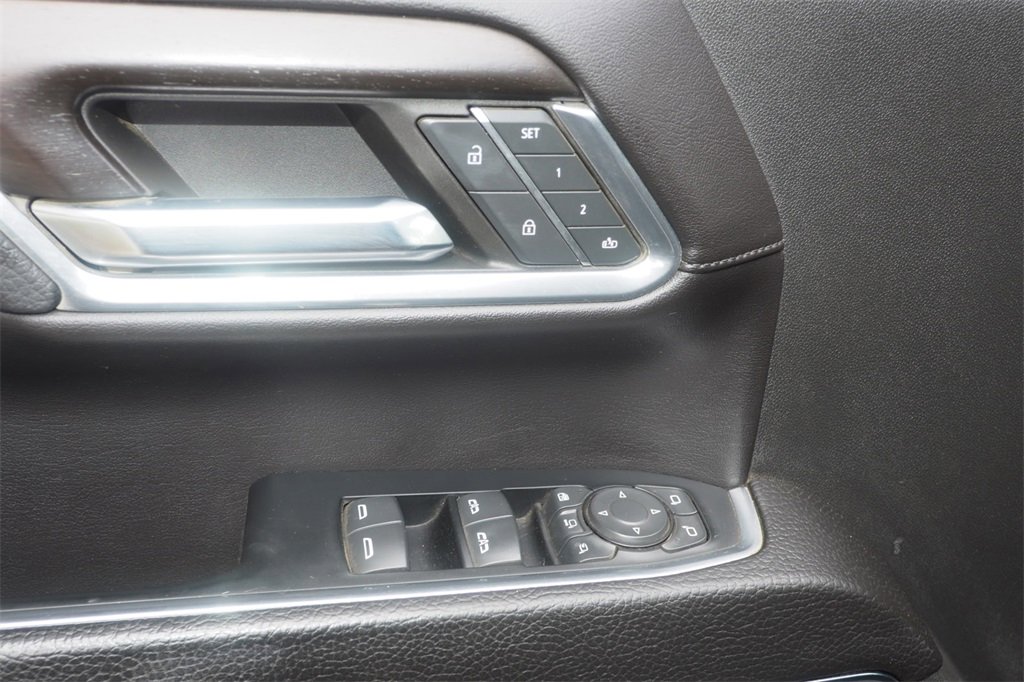 Used 2024 GMC Sierra 3500 Denali w/ Denali Reserve Package image 9