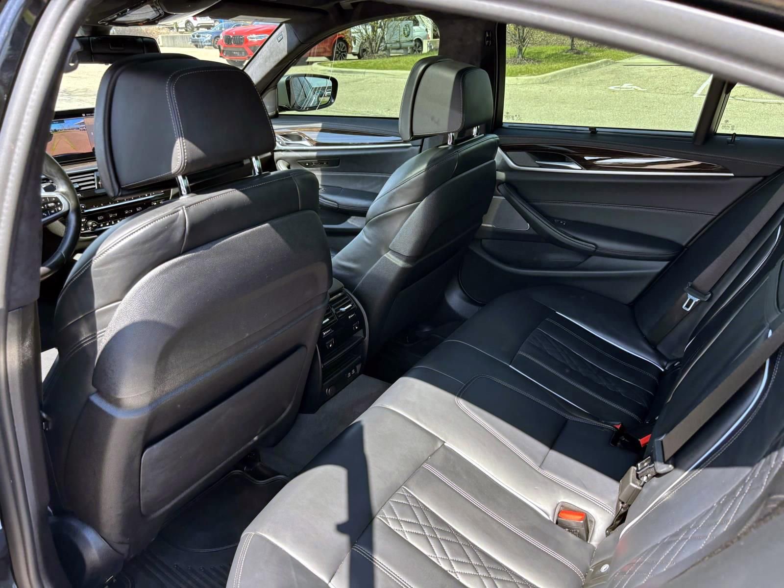 Used 2021 BMW M550i xDrive w/ Dynamic Handling Package image 28