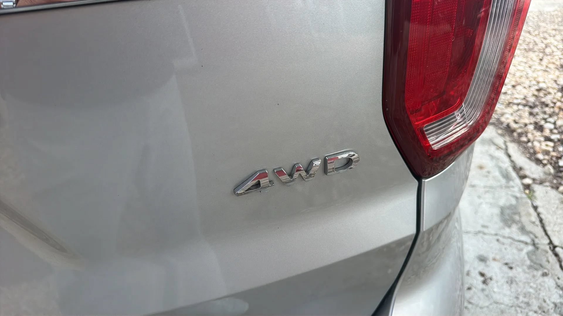 Used 2016 Ford Explorer XLT AWD/4WD image 32