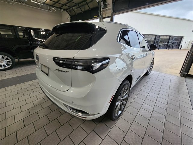 Used 2022 Buick Envision Avenir w/ Safety Package FWD image 4