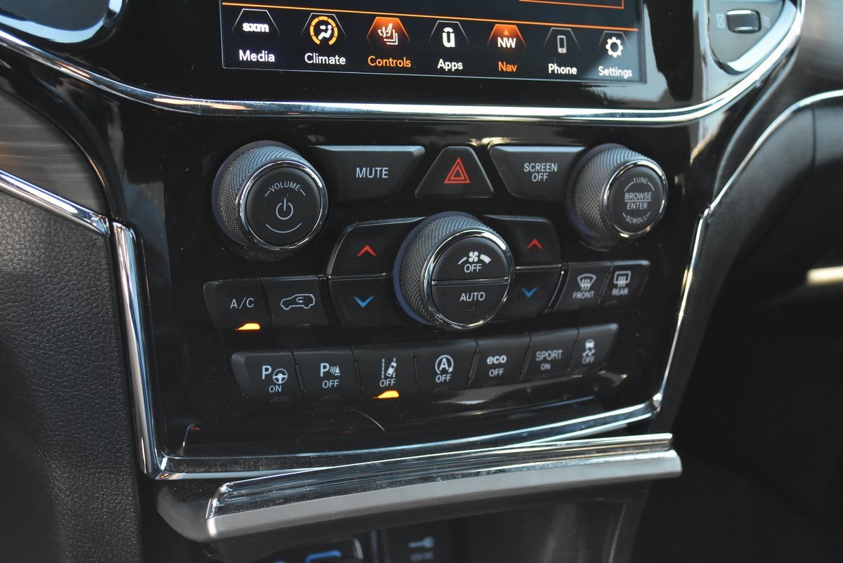 Used 2021 Jeep Grand Cherokee Limited image 25