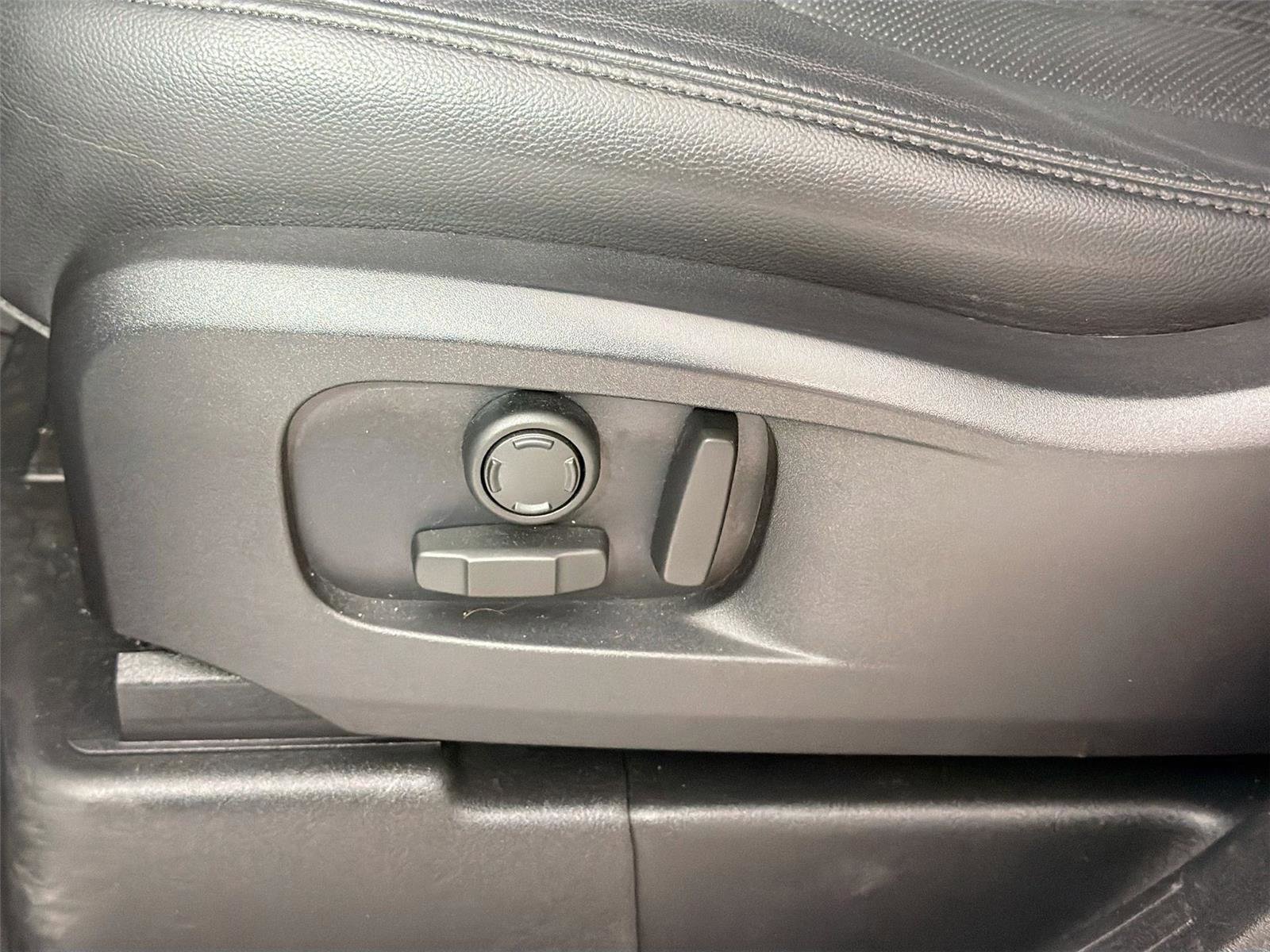 Certified 2021 Land Rover Defender 110 SE image 21