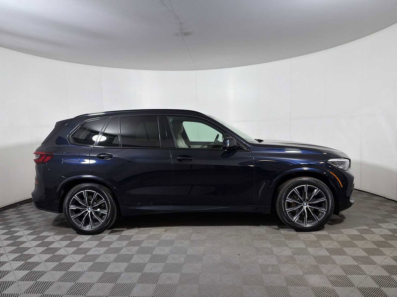 Used 2021 BMW X5 xDrive40i w/ M Sport Package AWD/4WD image 7