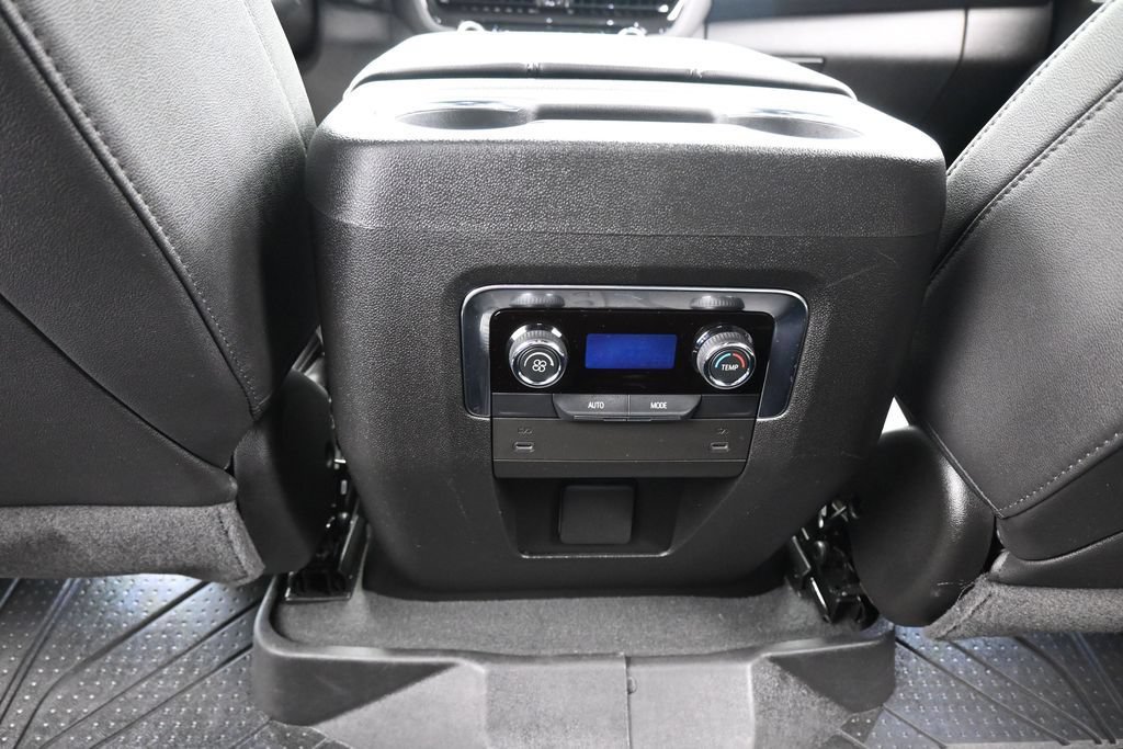 Used 2025 Chevrolet Suburban LT RWD image 45