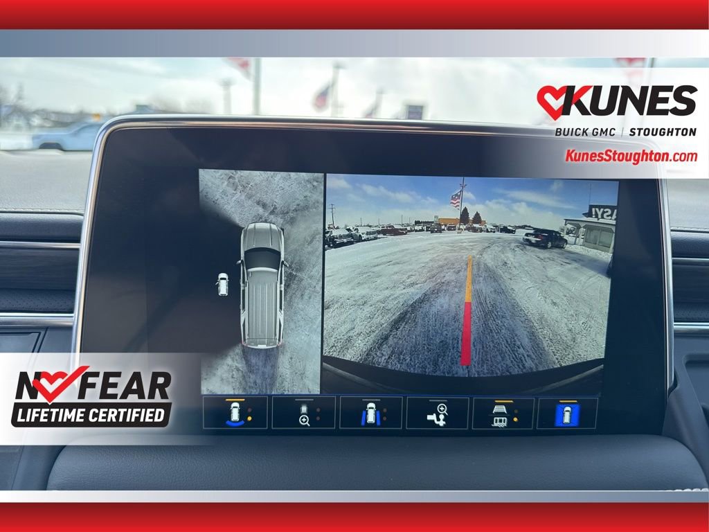 Used 2024 GMC Yukon SLT image 32