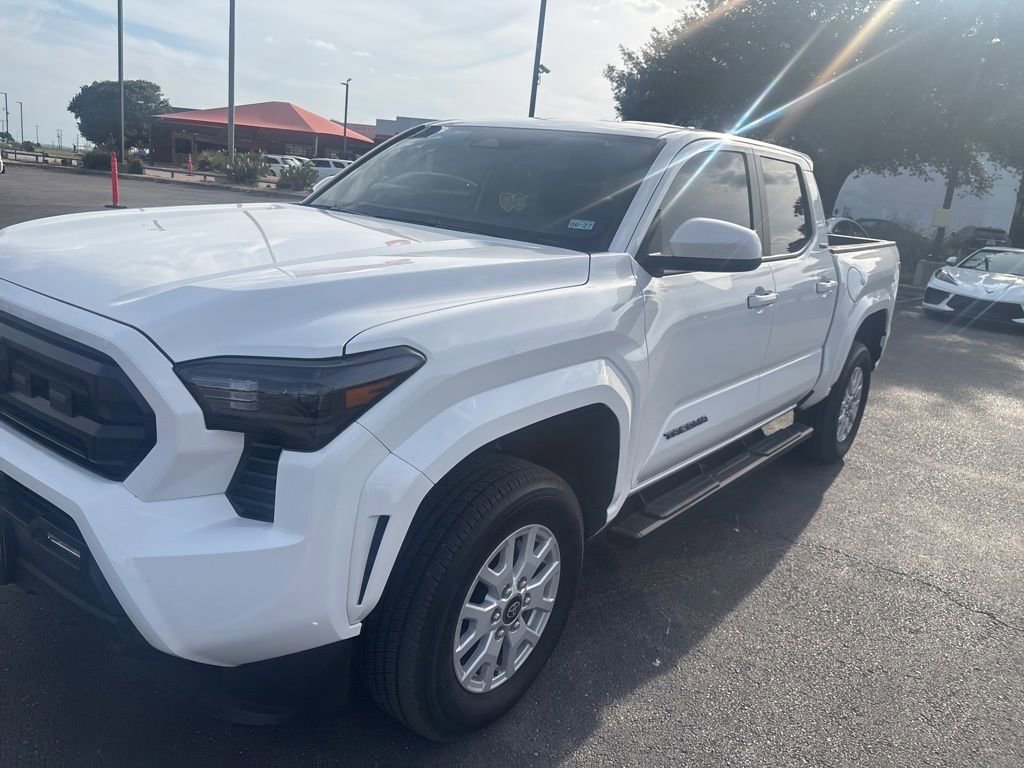 Certified 2025 Toyota Tacoma SR5 AWD/4WD image 1