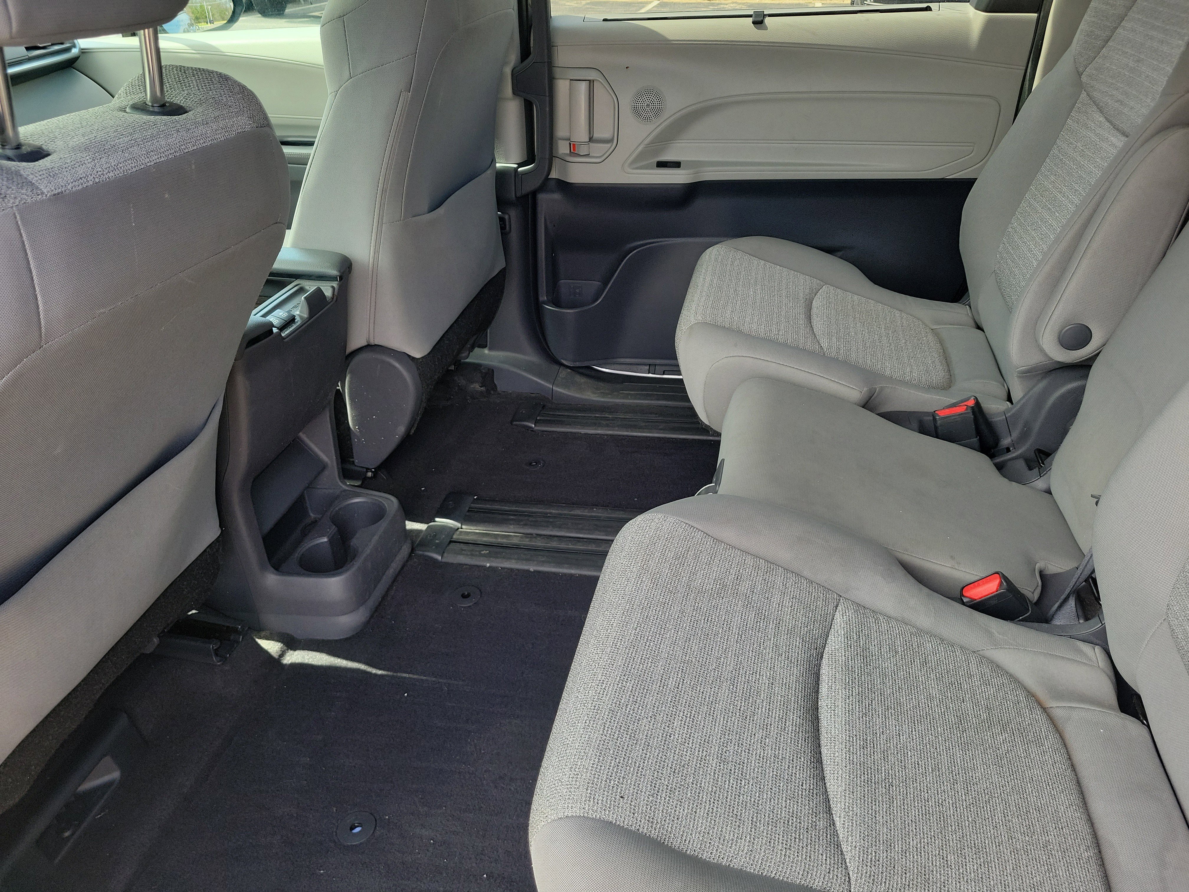 Used 2021 Toyota Sienna LE image 9