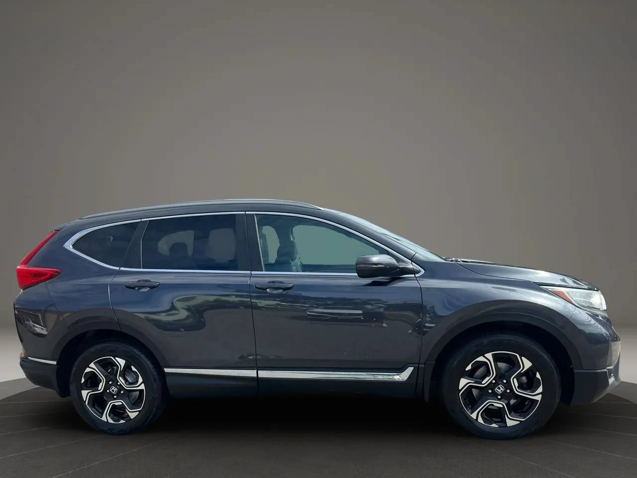 Used 2018 Honda CR-V Touring image 4