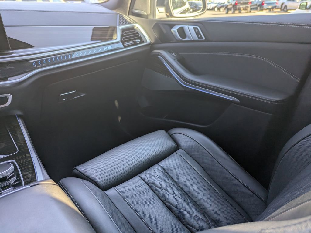 Used 2025 BMW X5 xDrive50e image 17