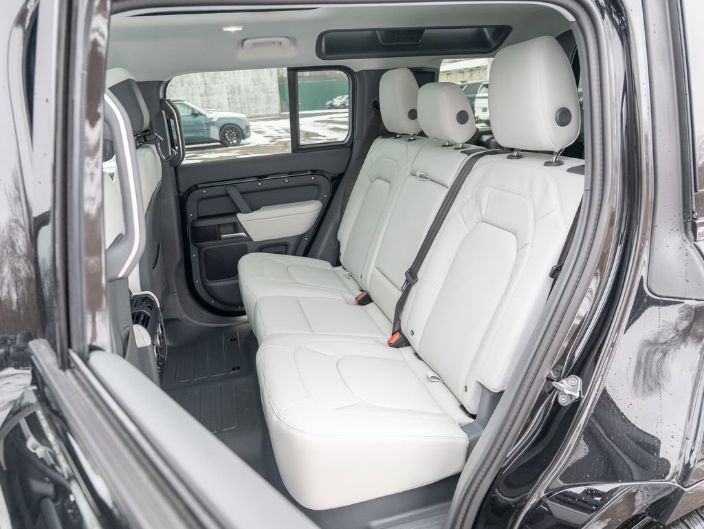 New 2026 Land Rover Defender 110 X-Dynamic SE image 23