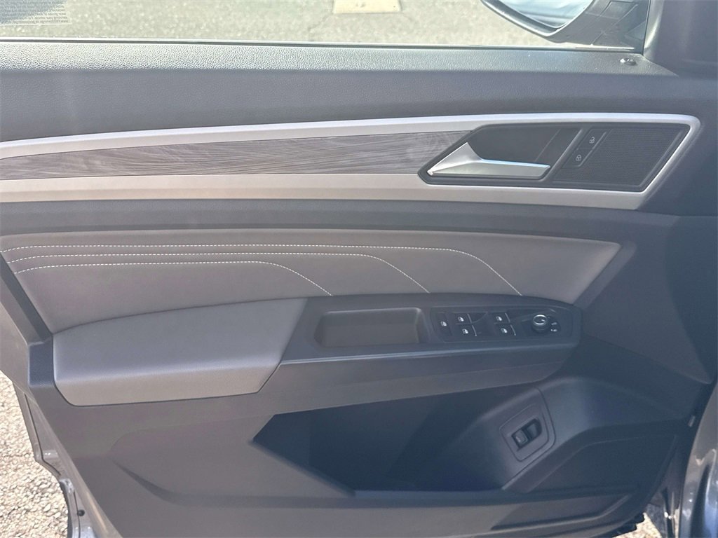 Used 2023 Volkswagen Atlas Cross Sport SE image 12