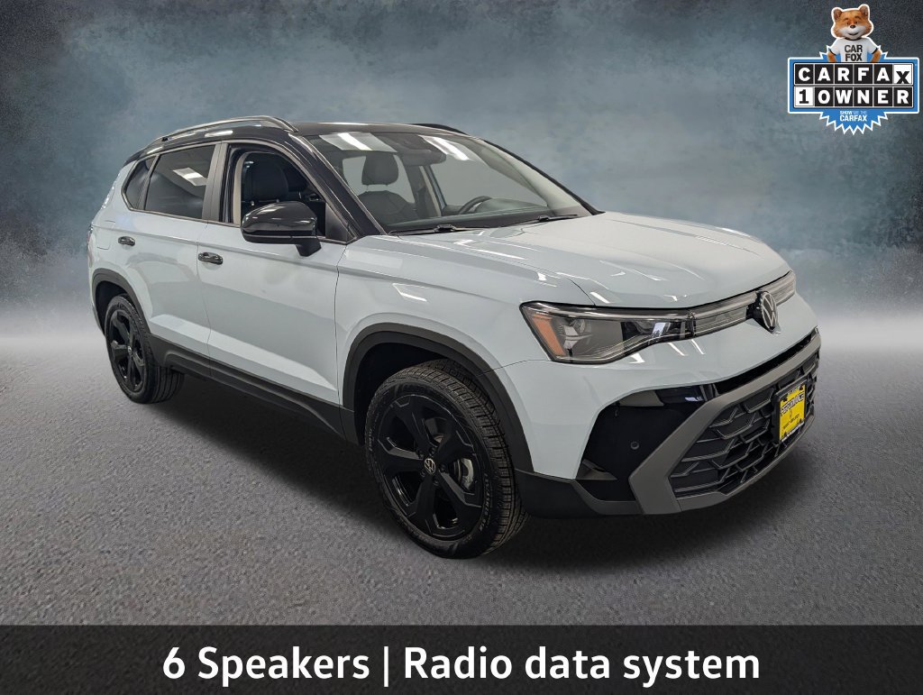 Used 2025 Volkswagen Taos SE AWD/4WD image 3