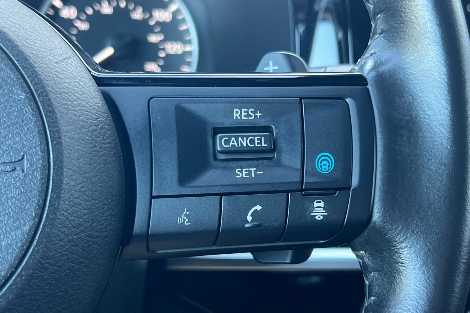 Certified 2024 Nissan Pathfinder SL w/ Black Appearance Package FWD image 30
