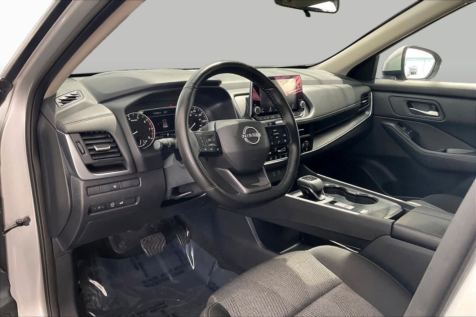 Used 2025 Nissan Rogue SV FWD image 35