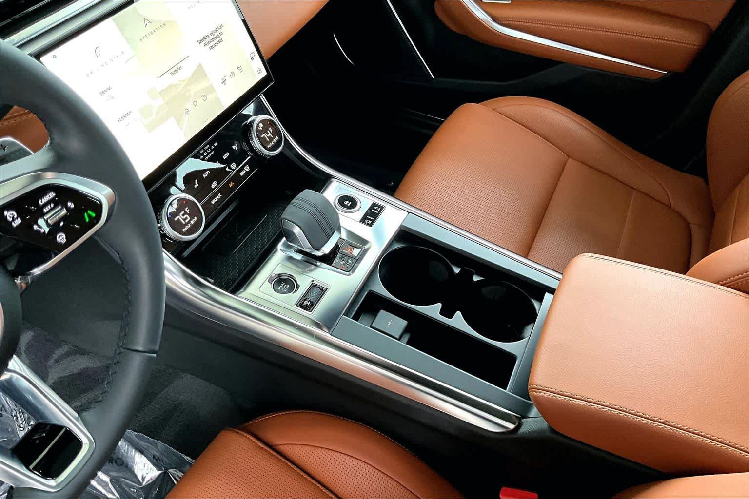 Used 2024 Jaguar XF R-Dynamic SE AWD/4WD image 15