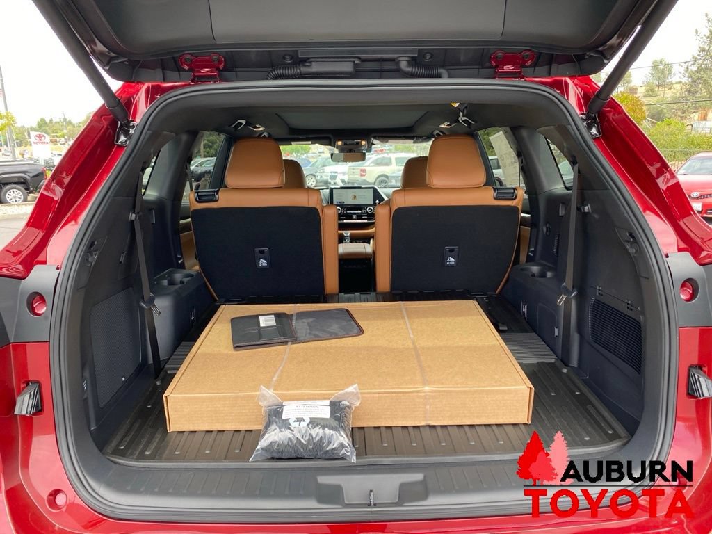 New 2026 Toyota Highlander Platinum AWD/4WD image 10