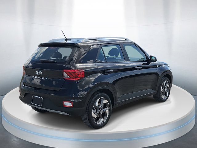 New 2025 Hyundai Venue SEL FWD image 4