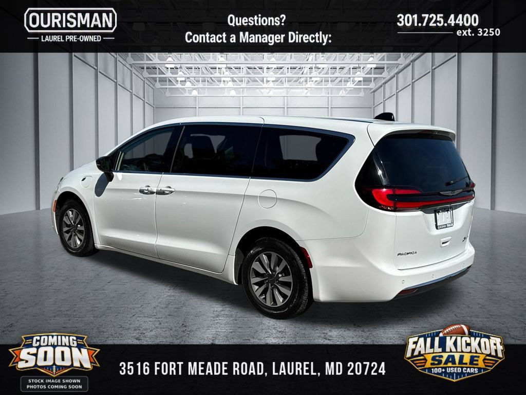 Used 2024 Chrysler Pacifica Limited FWD image 3