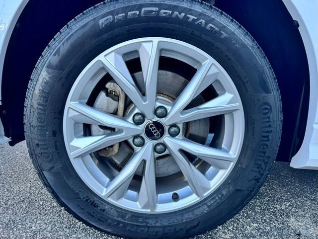 Certified 2025 Audi Q3 2.0T Premium w/ Convenience Package image 29