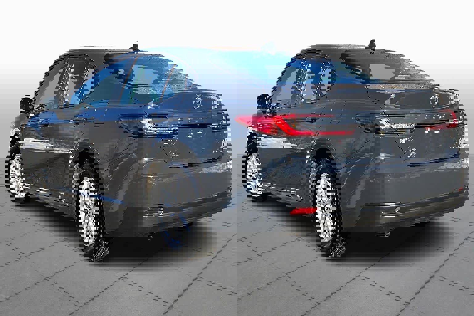 Used 2025 Toyota Camry LE image 12