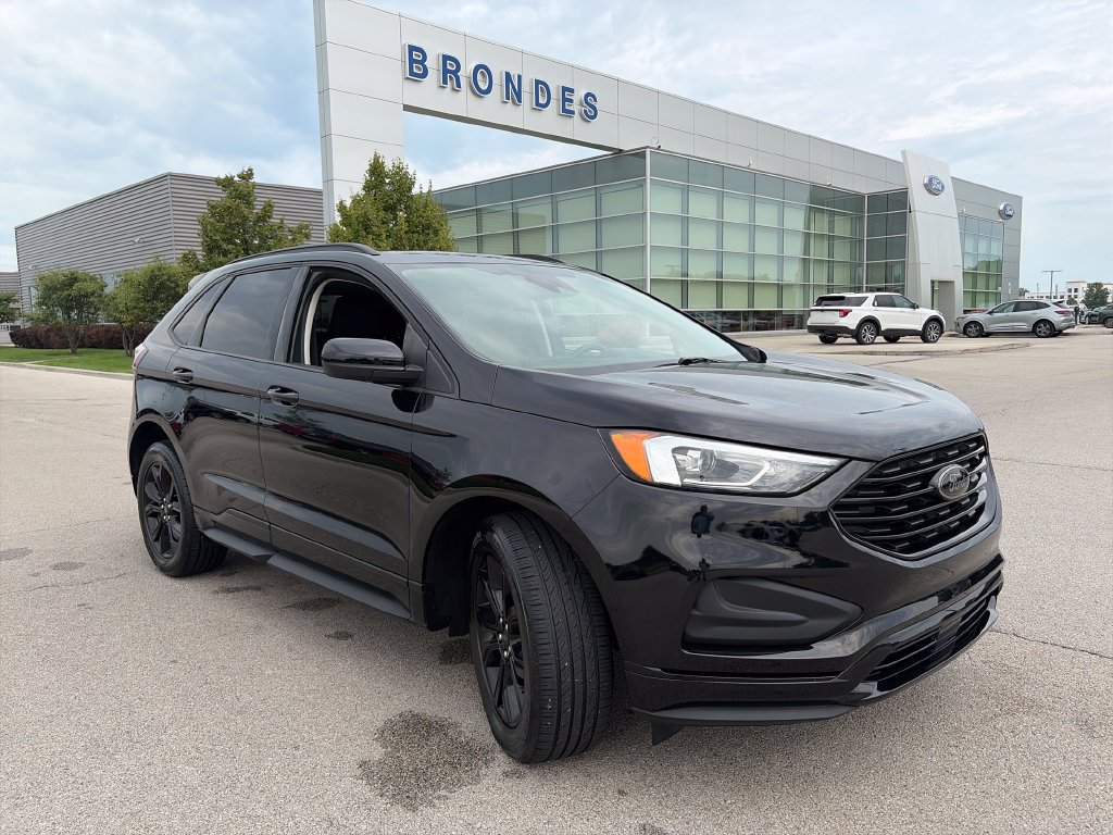 Used 2024 Ford Edge SE w/ Black Appearance Package