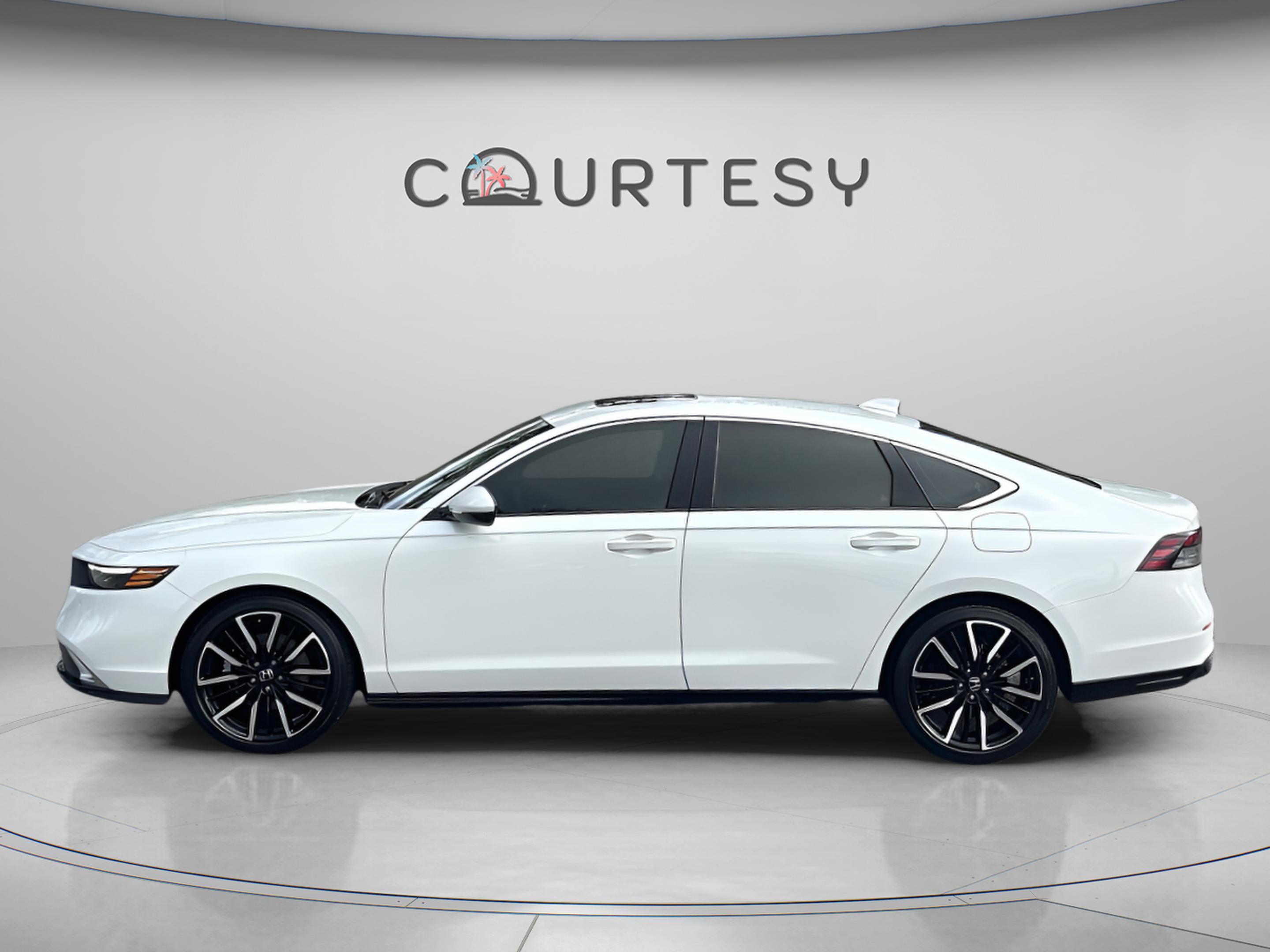 Used 2024 Honda Accord Touring image 4