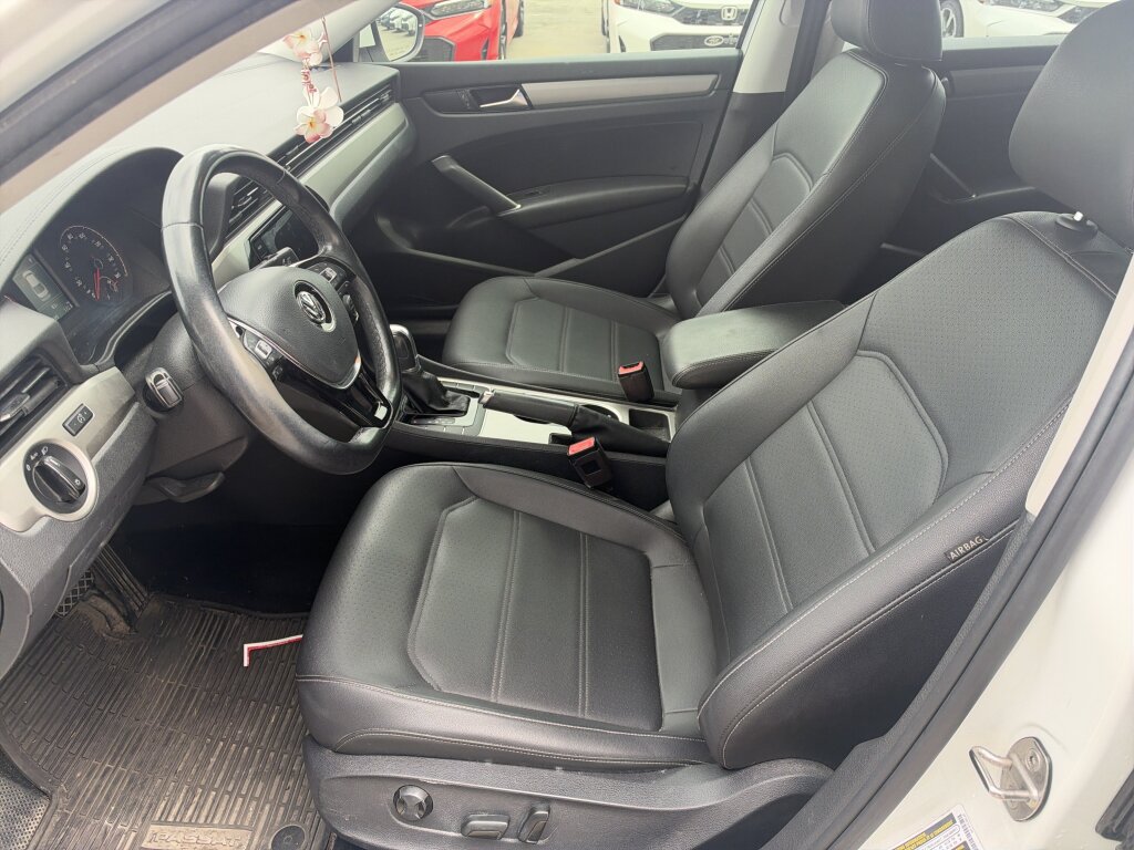 Used 2020 Volkswagen Passat 2.0T SE FWD image 28