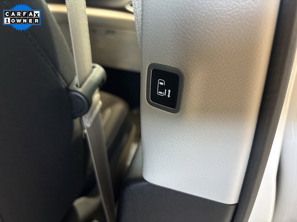 Used 2022 Chrysler Voyager LX image 29