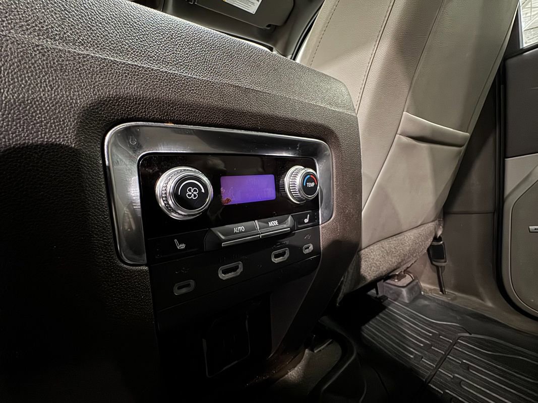 Used 2021 GMC Yukon SLT w/ SLT Luxury Plus Package image 34